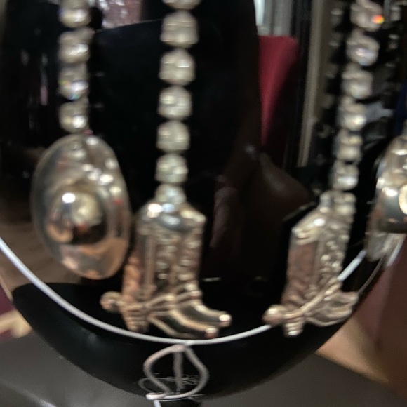 Cow girl crystal dangle earrings - Picture 6 of 13